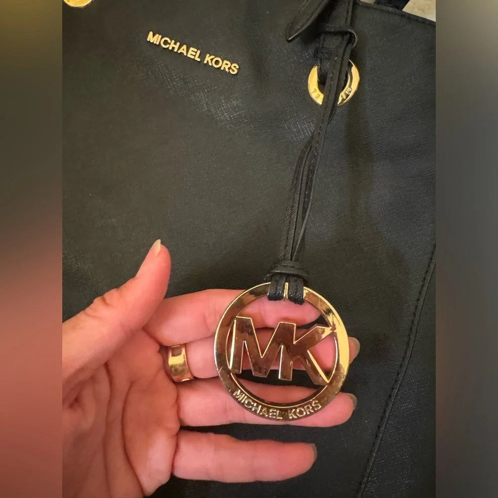 Black MICHAEL KORS , MK saffiano leather bag - Picture 3 of 12